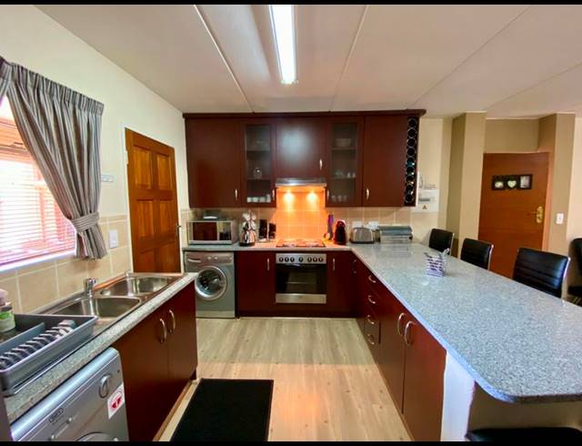 2 BEDROOM APARTMENT FOR SALE IN SUNDOWNER